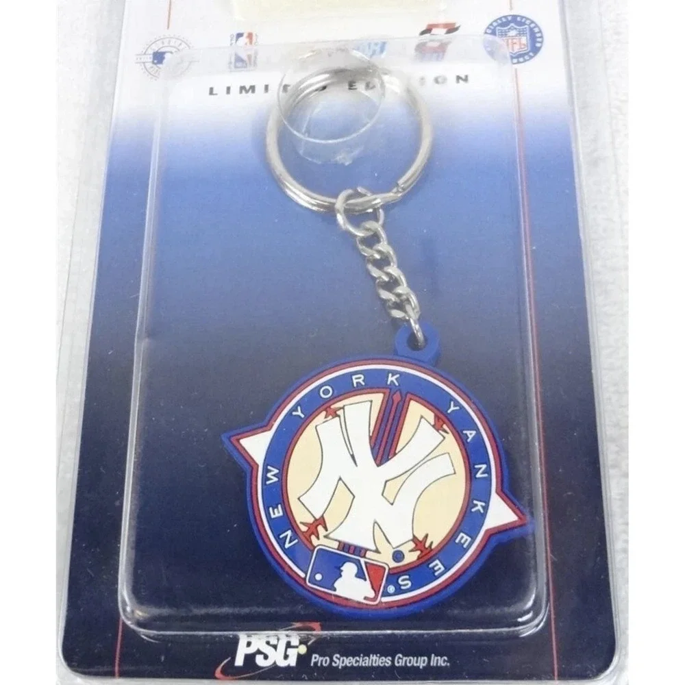 Limited Edition NY YANKEES‎ Keychain and Pin Set